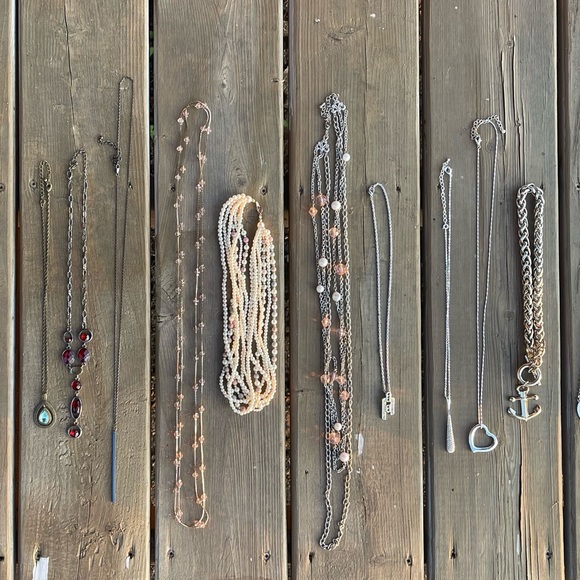 Collection of 15 Vintage and Modern Costume Jewelry Necklaces - Picture 4 of 15